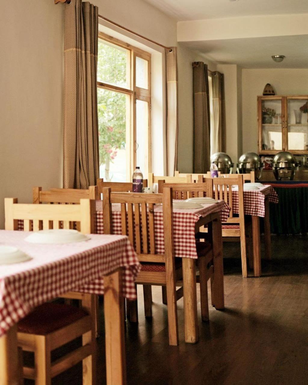 Hotel Lonchay Residency レー エクステリア 写真