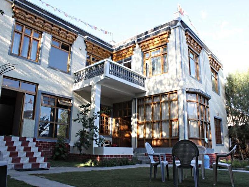 Hotel Lonchay Residency レー エクステリア 写真